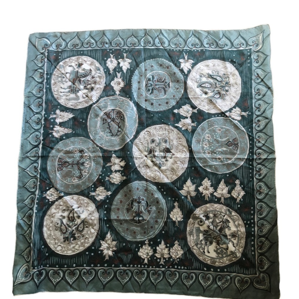 VTG Silk Hand Rolled Scarf European High Middle Ages Royalty Hearts 33X33 Retro